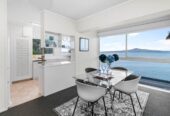 Beachside 2 beds 1 bath 1 car park apartment, 0.7 km to Kohimarama School, 1.6 km to Selwyn College, 3.9 km to Baradene College, 2A/163 Tamaki Drive, Kohimarama, Auckland