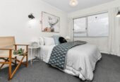 Beachside 2 beds 1 bath 1 car park apartment, 0.7 km to Kohimarama School, 1.6 km to Selwyn College, 3.9 km to Baradene College, 2A/163 Tamaki Drive, Kohimarama, Auckland