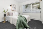 Beachside 2 beds 1 bath 1 car park apartment, 0.7 km to Kohimarama School, 1.6 km to Selwyn College, 3.9 km to Baradene College, 2A/163 Tamaki Drive, Kohimarama, Auckland
