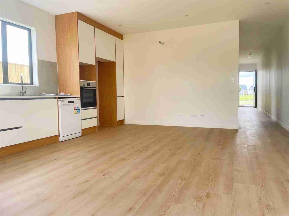 10 Year Builder Guarantee, brandnew 2 beds + study 1 bath with backyard, deck and 2 car parks, Close to shops, cafes, schools, and other amenities, 236 Bremner Road, Karaka, Auckland