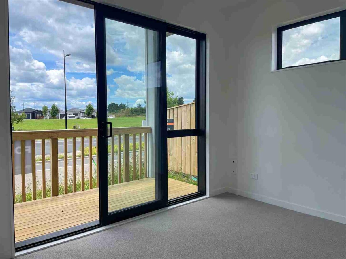 10 Year Builder Guarantee, Brandnew 2 beds + study 1 bath home with 2 car parks on 178m2 section, Close to shops, cafes, schools, and other amenities, 234 Bremner Road, Drury, Auckland