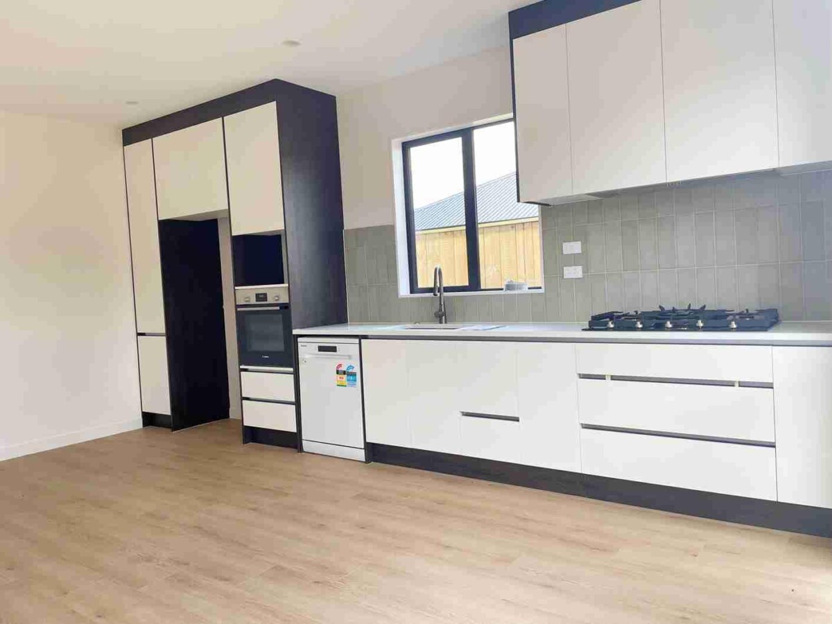 10 Year Builder Guarantee, Brandnew 2 beds + study 1 bath home with 2 car parks on 178m2 section, Close to shops, cafes, schools, and other amenities, 234 Bremner Road, Drury, Auckland