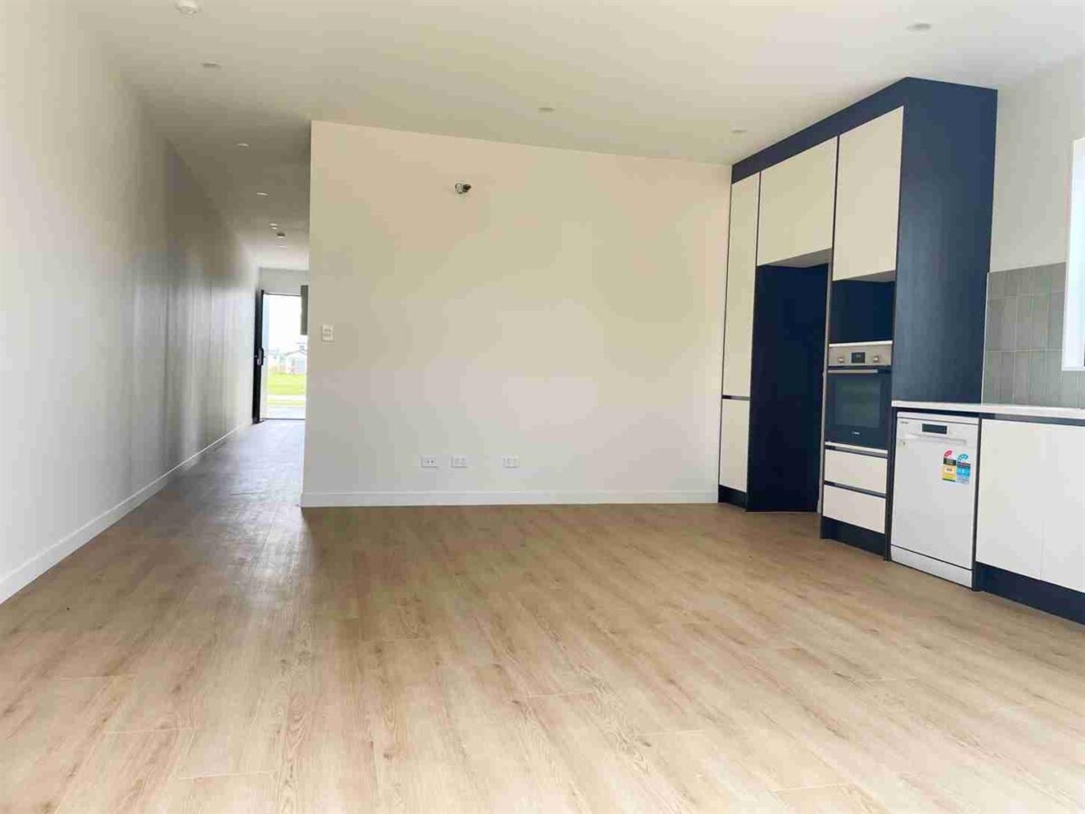 10 Year Builder Guarantee, Brandnew 2 beds + study 1 bath home with 2 car parks on 178m2 section, Close to shops, cafes, schools, and other amenities, 234 Bremner Road, Drury, Auckland