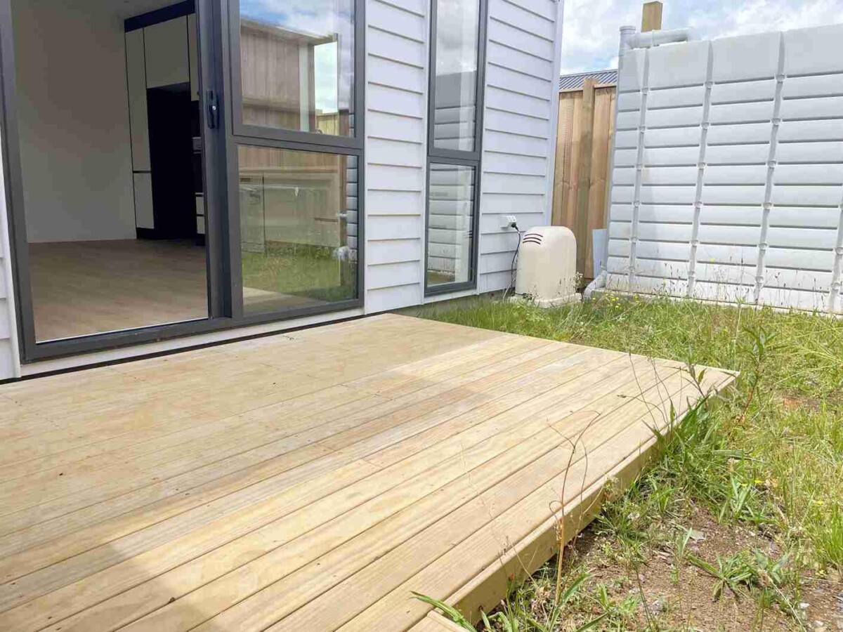 10 Year Builder Guarantee, Brandnew 2 beds + study 1 bath home with 2 car parks on 178m2 section, Close to shops, cafes, schools, and other amenities, 234 Bremner Road, Drury, Auckland
