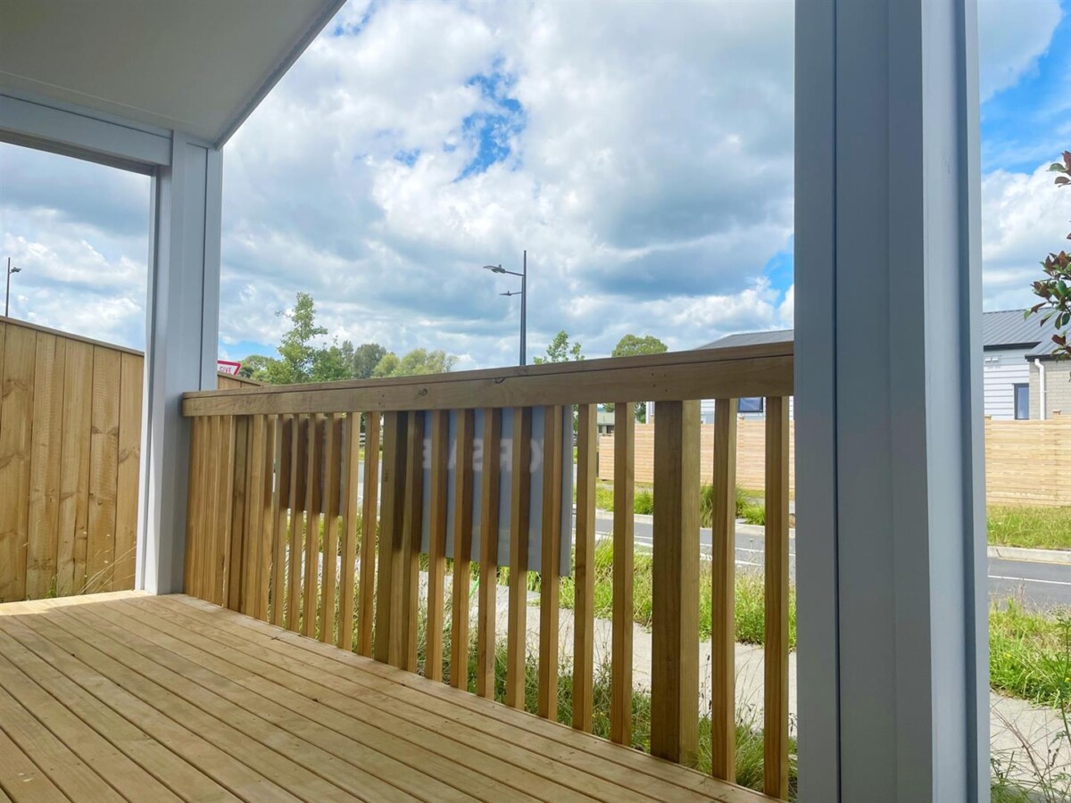 10 Year Builder Guarantee, Brandnew 2 beds + study 1 bath home with 2 car parks on 175m2 section, Close to shops, cafes, schools, and other amenities, 8 Ihi Place, Drury, Auckland