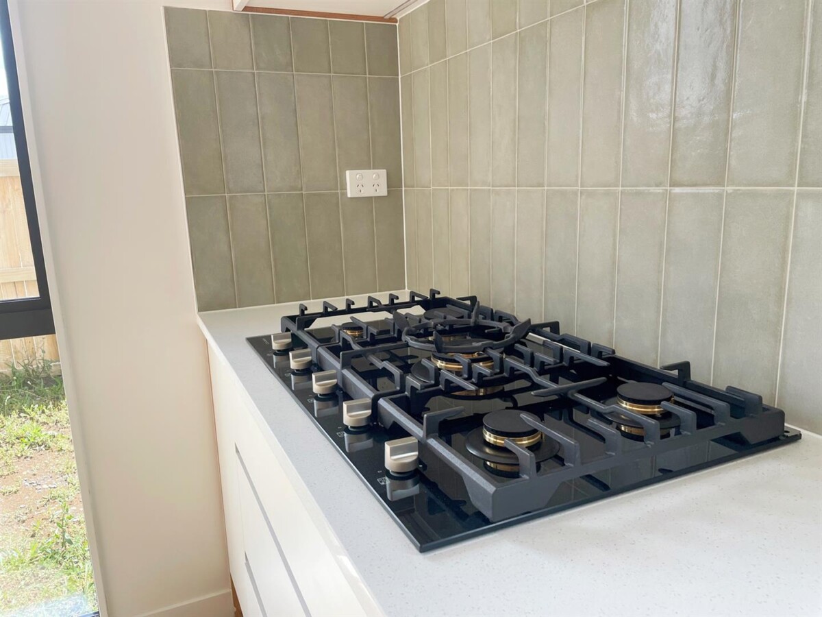 10 Year Builder Guarantee, Brandnew 2 beds + study 1 bath home with 2 car parks on 175m2 section, Close to shops, cafes, schools, and other amenities, 8 Ihi Place, Drury, Auckland
