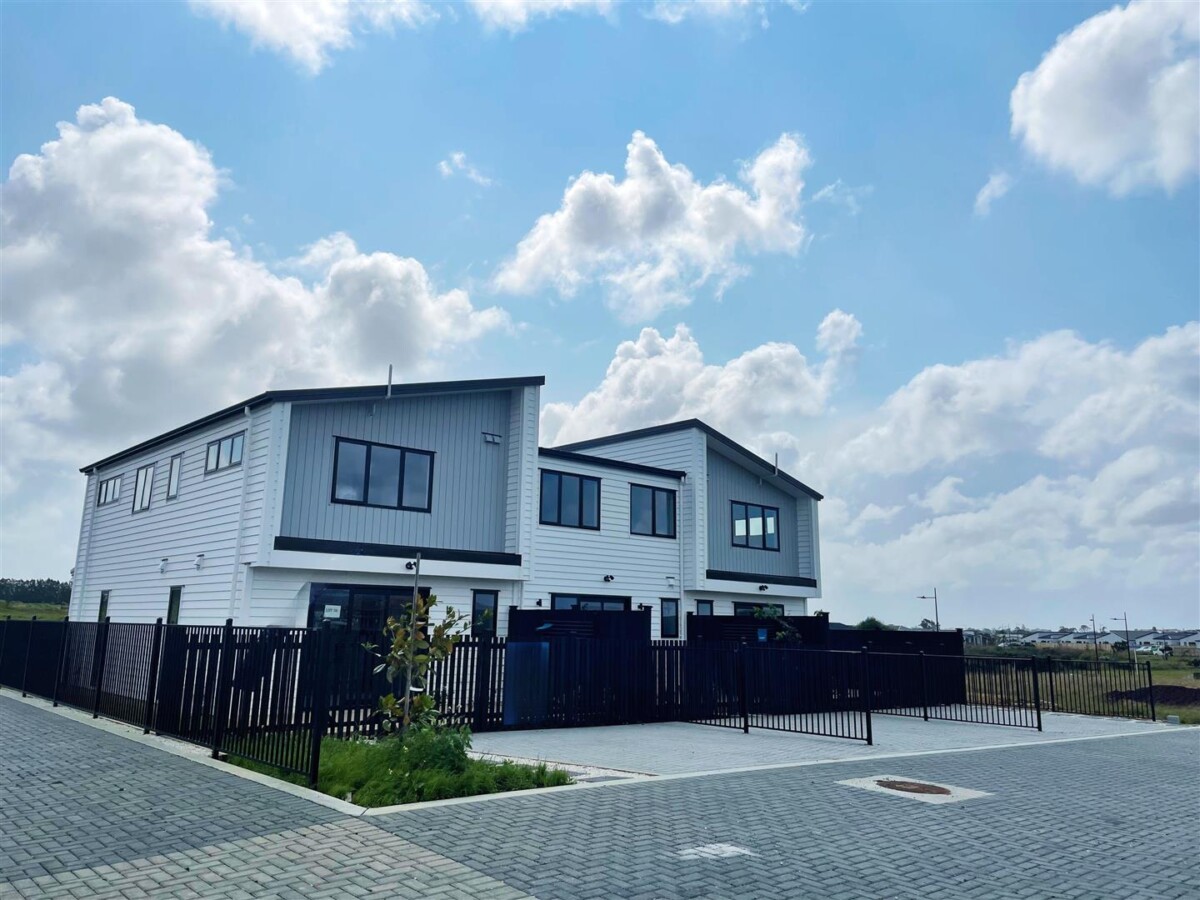 10 Year Master Build Guarrantee, Brandnew 2 beds + study 1.5 baths home with 2 car parks on 124m2 section, Close to schools and local amenities, 6 Harikoa Way, Drury, Auckland