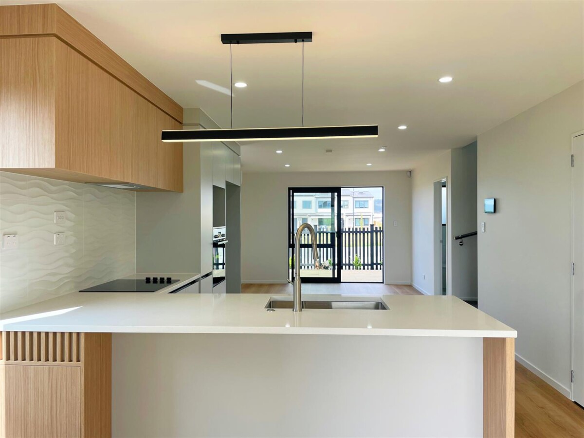 10 Year Master Build Guarrantee, Brandnew 2 beds + study 1.5 baths home with 2 car parks on 137m2 section, Close to schools and local amenities, 8 Harikoa Way, Karaka, Auckland