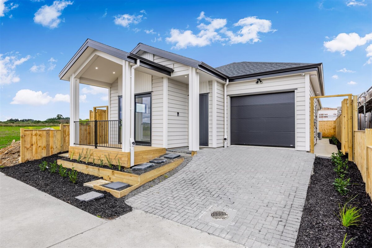 10-Year Master Build Guarantee , 137m2 Brandnew 4 beds 2 baths house with garage on 273m2 section, large deck, Underfloor heating in bathrooms, Easy access to shops, schools, and motorway links, 14 Marino Street, Drury, Auckland