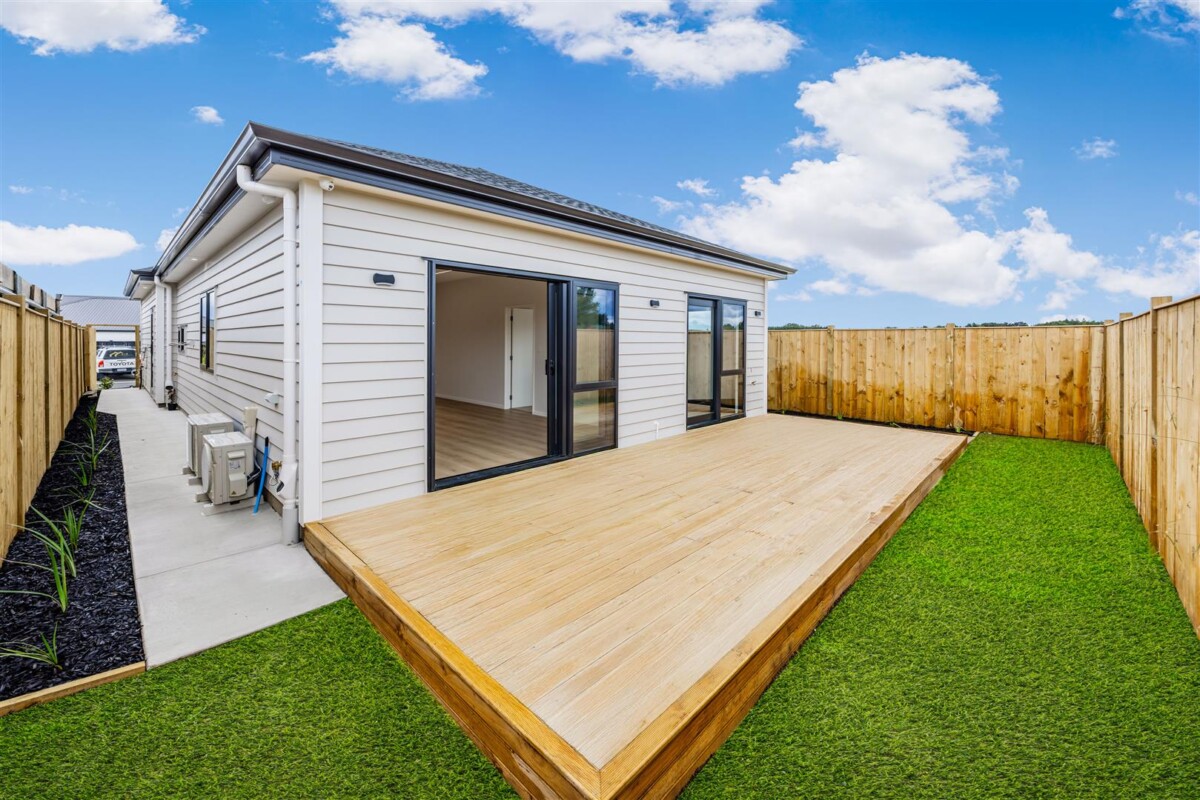 10-Year Master Build Guarantee , 137m2 Brandnew 4 beds 2 baths house with garage on 273m2 section, large deck, Underfloor heating in bathrooms, Easy access to shops, schools, and motorway links, 14 Marino Street, Drury, Auckland