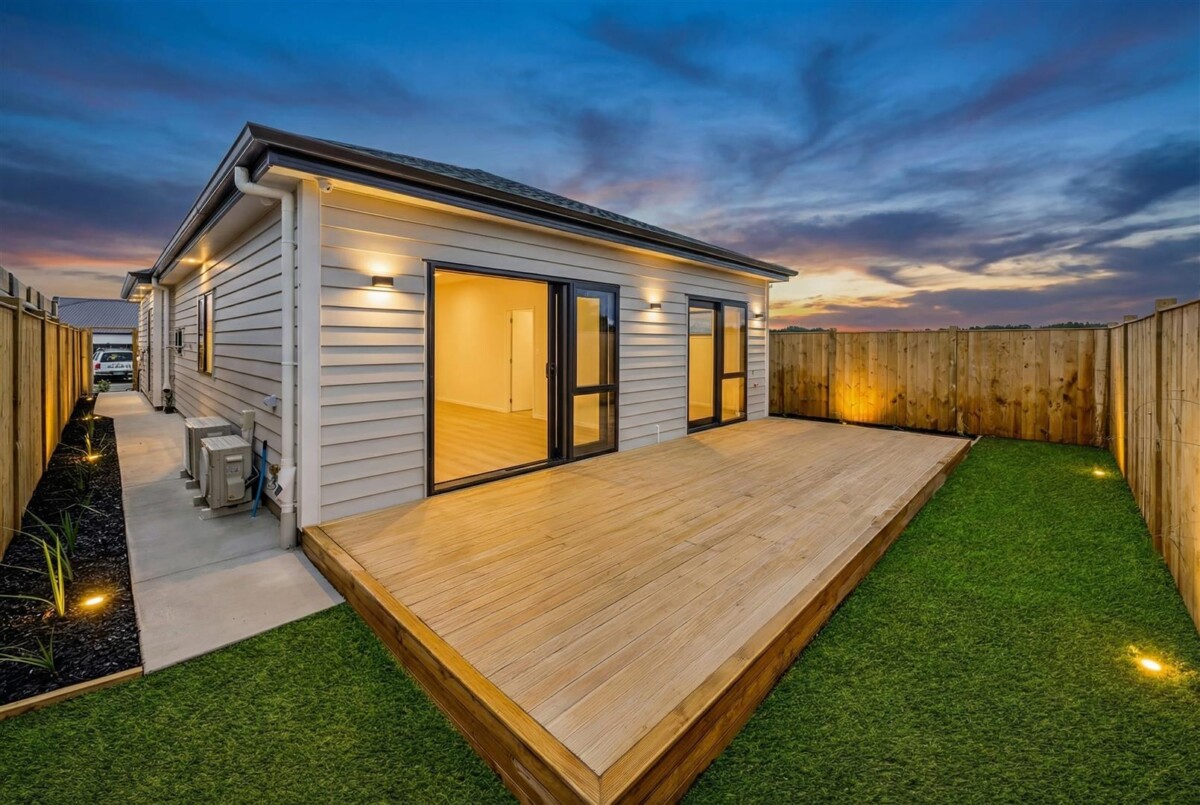 10-Year Master Build Guarantee , 137m2 Brandnew 4 beds 2 baths house with garage on 273m2 section, large deck, Underfloor heating in bathrooms, Easy access to shops, schools, and motorway links, 14 Marino Street, Drury, Auckland