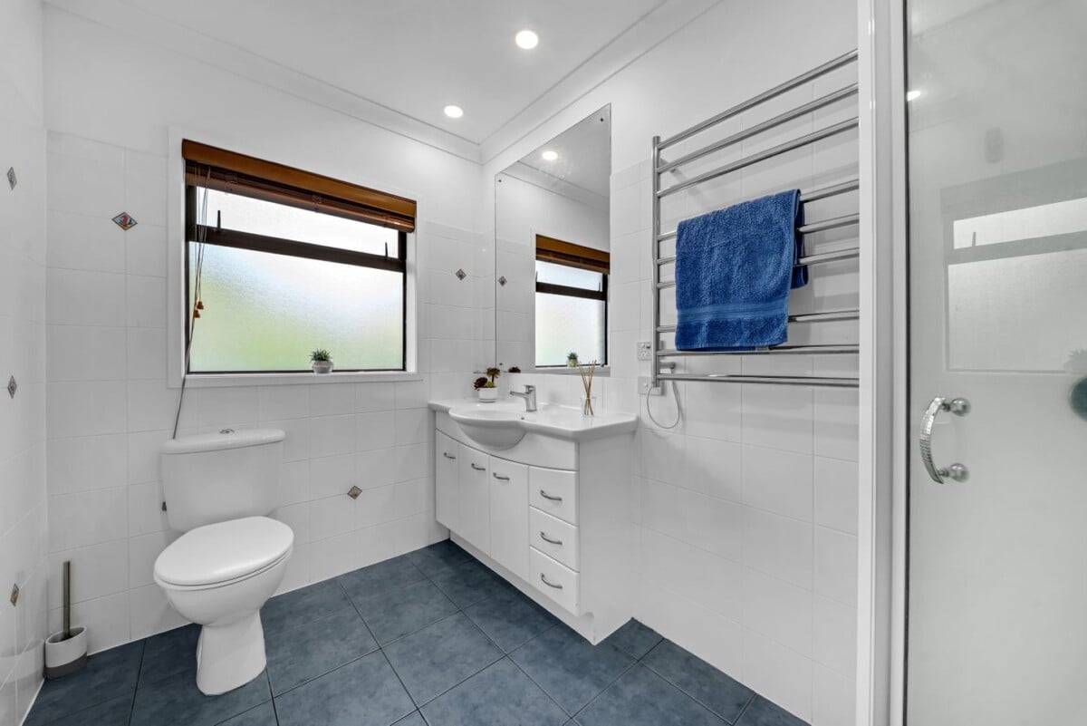 Macleans College Zone, 195m2 3 beds + office room 2 baths house with double garage on 768m2 section, minutes to schools, Howick Village, Highland Park shopping, and Half Moon Bay Marina, beaches, 4 Janome Place, Bucklands Beach, Auckland