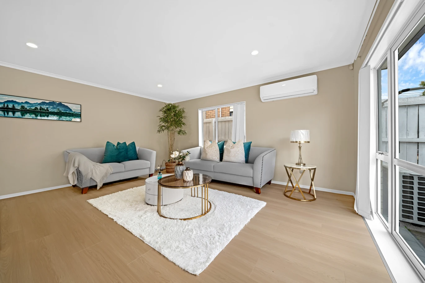 Standalone 4 beds 2 baths house with double garage on 235m2 section, 32 Maypark Crescent, Flat Bush, Auckland