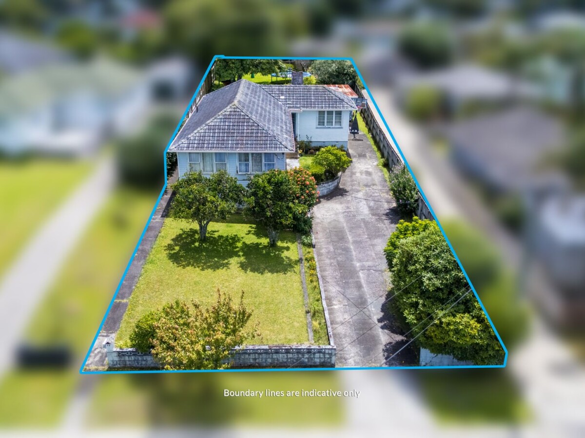Once over 30 years, 3 beds house on 938m2 section, 13 Waione Avenue, Te Atatu Peninsula, Auckland