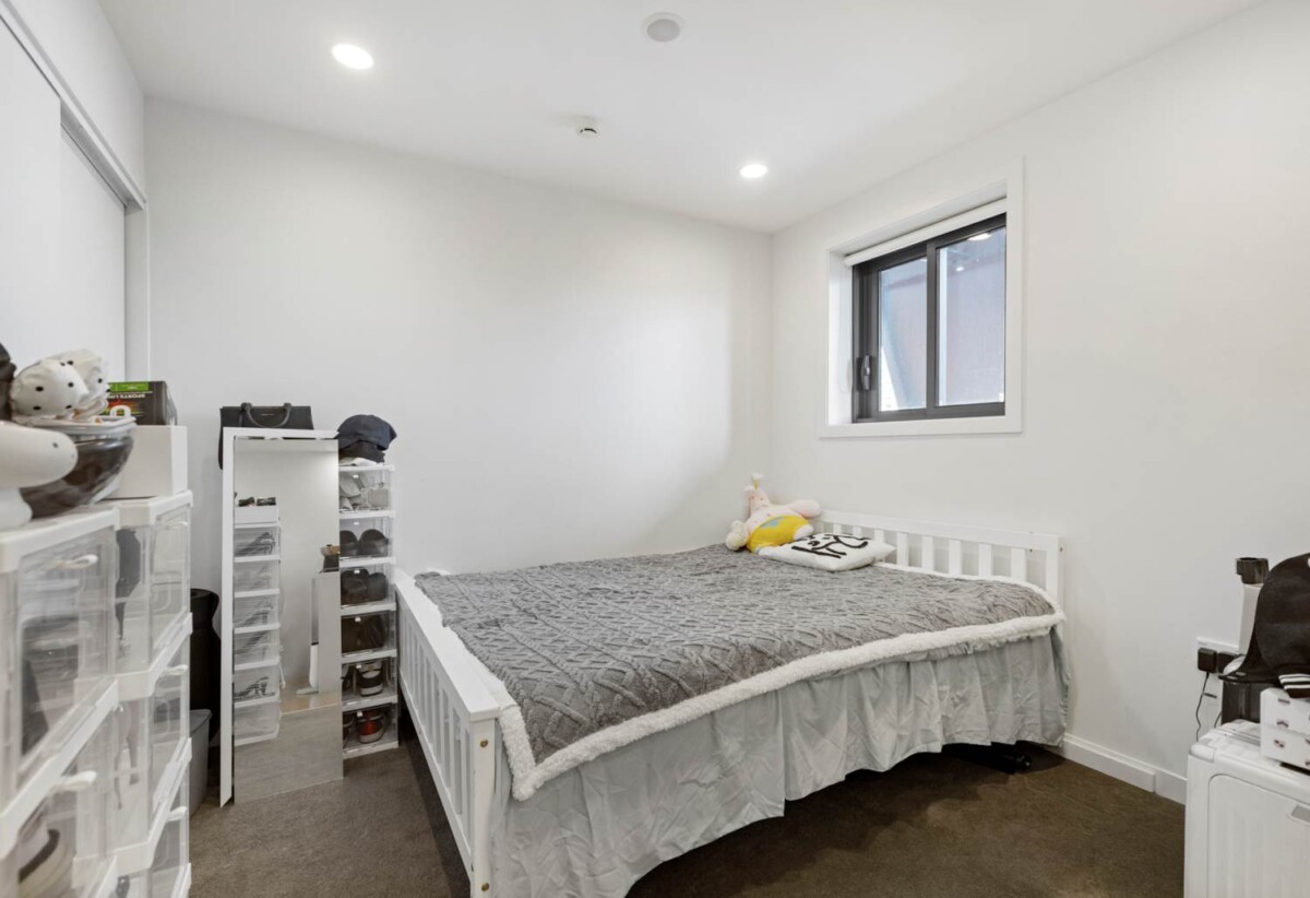 Double Grammar school zone, 53m2 Freehold 2 beds (1bed + 1 flexi room) 1 bath apartment, 0.9 km to Auckland Girls’ Grammar School, 1.7 km to Auckland Grammar, 1406/438 Queen Street, City Centre, Auckland