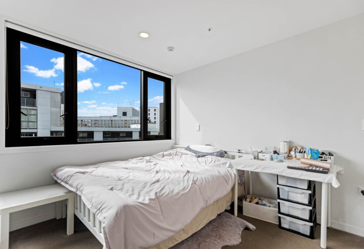 Double Grammar school zone, 53m2 Freehold 2 beds (1bed + 1 flexi room) 1 bath apartment, 0.9 km to Auckland Girls’ Grammar School, 1.7 km to Auckland Grammar, 1406/438 Queen Street, City Centre, Auckland