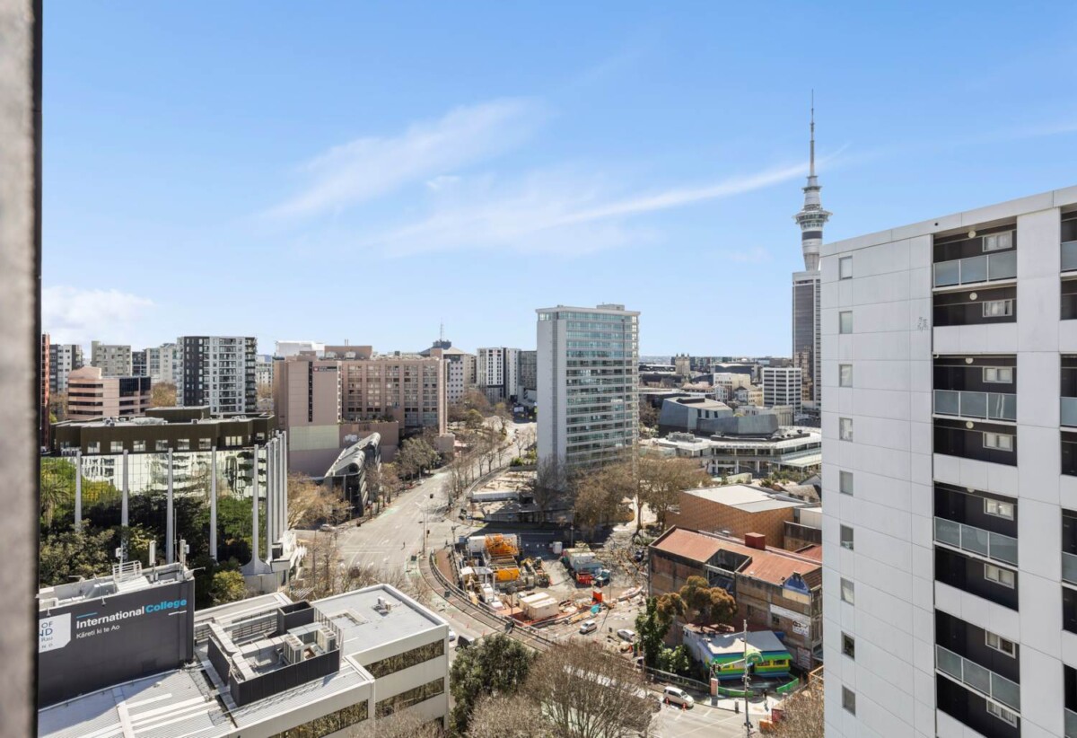 Double Grammar school zone, 53m2 Freehold 2 beds (1bed + 1 flexi room) 1 bath apartment, 0.9 km to Auckland Girls’ Grammar School, 1.7 km to Auckland Grammar, 1407 438 Queen Street, City Centre, Auckland
