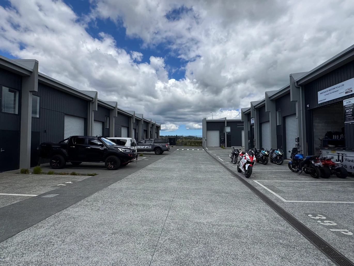 Move-in ready, Approx.84 sqm commercial space, Dual signage for maximum visibility, in the highly regarded D&G Industrial Park, 8/4 Spring Garden Avenue, Westgate, Auckland