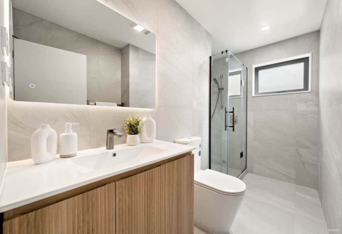Brandnew standalone 4 beds 2.5 baths home with garage, Walking distance to Mount Wellington Domain, Close to Panmure and Sylvia Park Shopping Centre, 0.1 km to Panmure District School, Lt 3/5 Malone Road, Mt Wellington, Auckland
