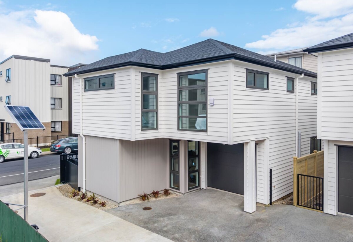 Brandnew standalone 4 beds 2.5 baths home with garage, Walking distance to Mount Wellington Domain, Close to Panmure and Sylvia Park Shopping Centre, 0.1 km to Panmure District School, Lt 3/5 Malone Road, Mt Wellington, Auckland