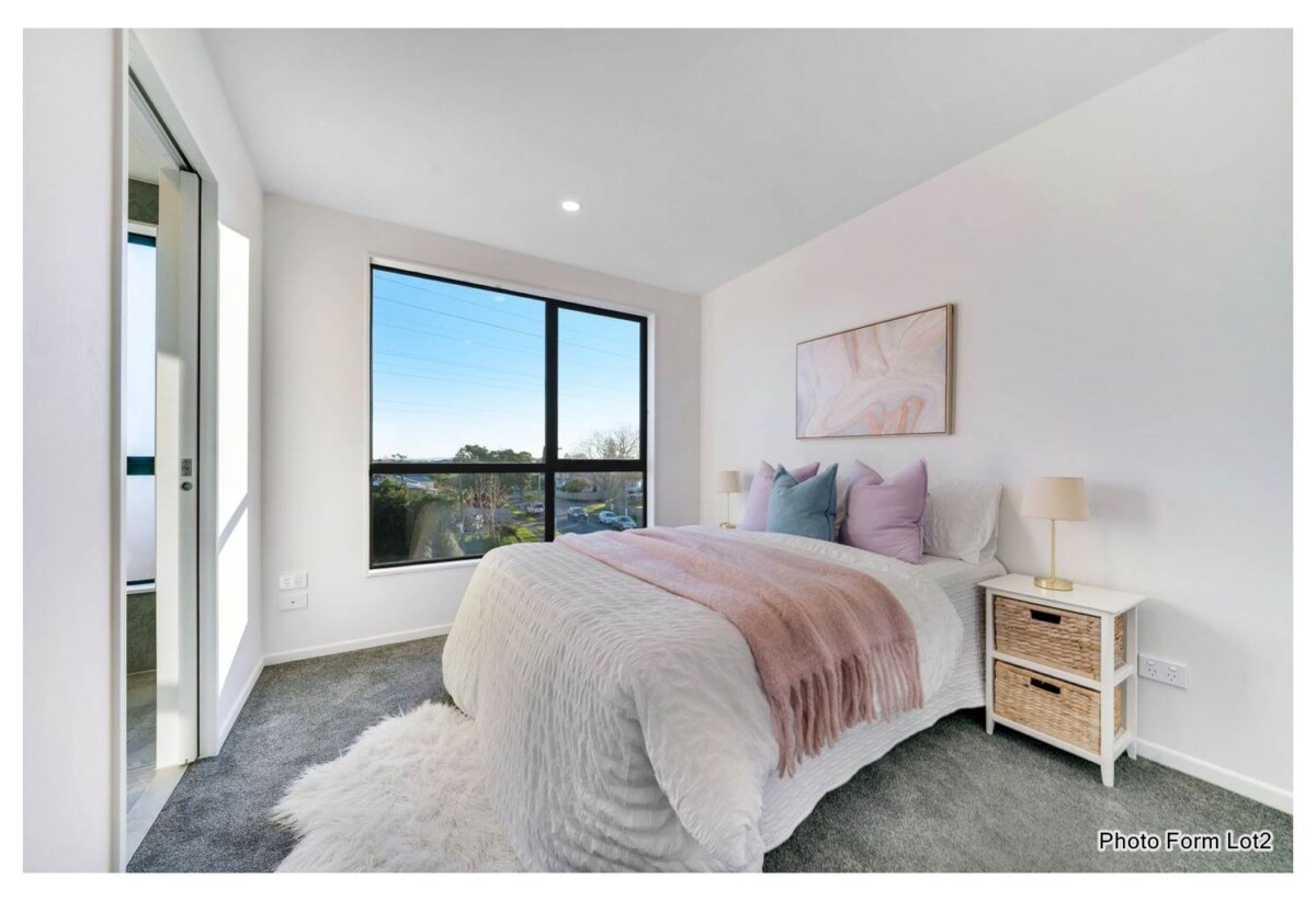 Motivated vendor wants it SOLD, 10 years master builder warranty, brandnew 3 beds 3 baths home with garage, No society levy in this development, 0.3 km to Anchorage Park School, 0.7 km to Edgewater College and Pakuranga Intermediate, 2/32 Tiraumea Drive, Pakuranga, Auckland