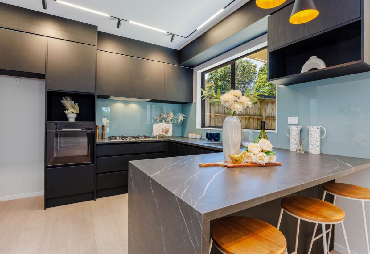 Double Westlake school zone, Brandnew freehold 4 beds 2.5 baths home with garage, close to schools, shopping centres, beach, motorway access, 0.2 km to Forrest Hill School and Westlake Boys’ High School, 0.9 km to Westlake Girls’ High School, 67D Forrest Hill Road, Milford, Auckland