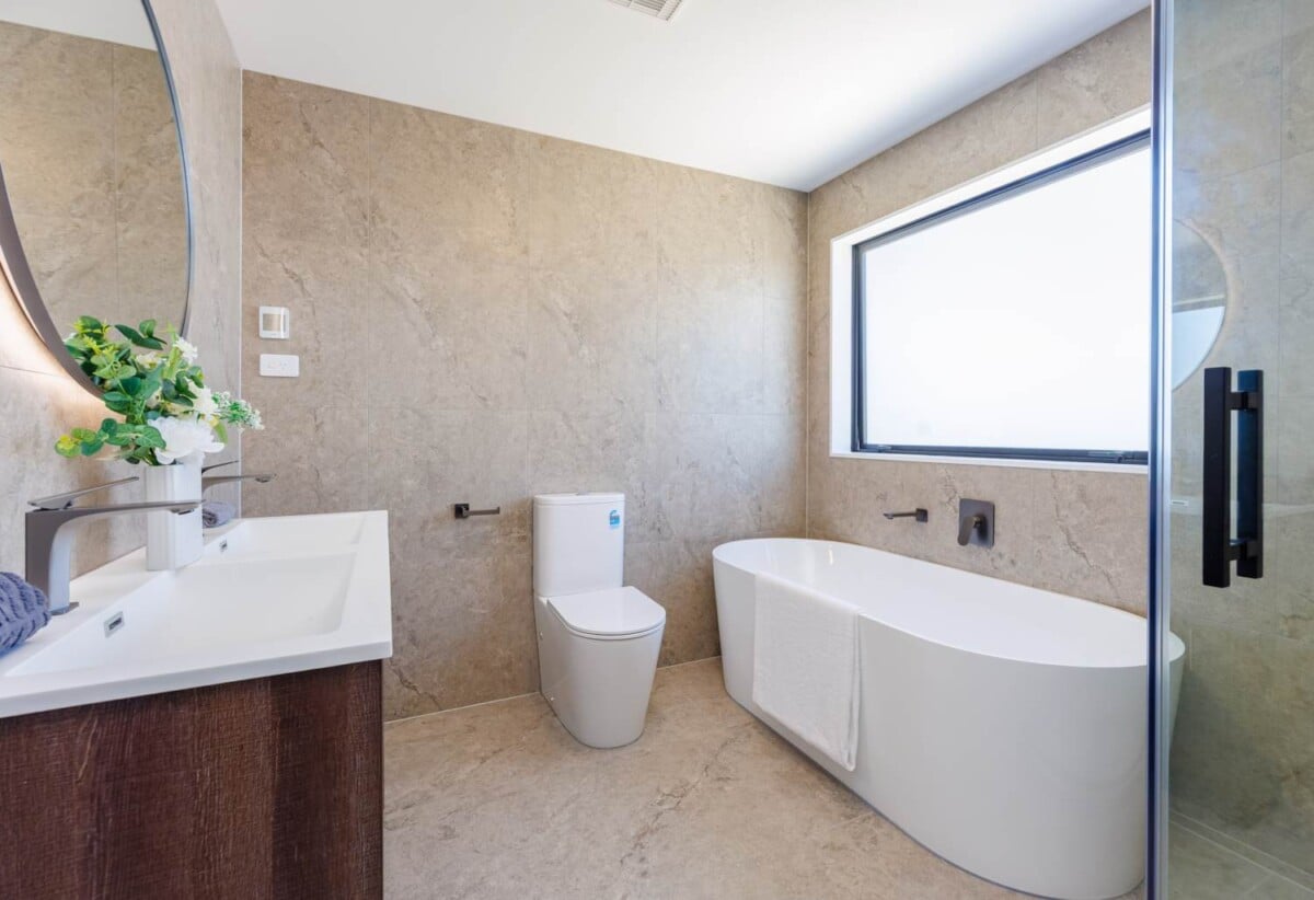 Double Westlake school zone, Brandnew freehold 4 beds 2.5 baths home with garage, close to schools, shopping centres, beach, motorway access, 0.2 km to Forrest Hill School and Westlake Boys’ High School, 0.9 km to Westlake Girls’ High School, 67D Forrest Hill Road, Milford, Auckland