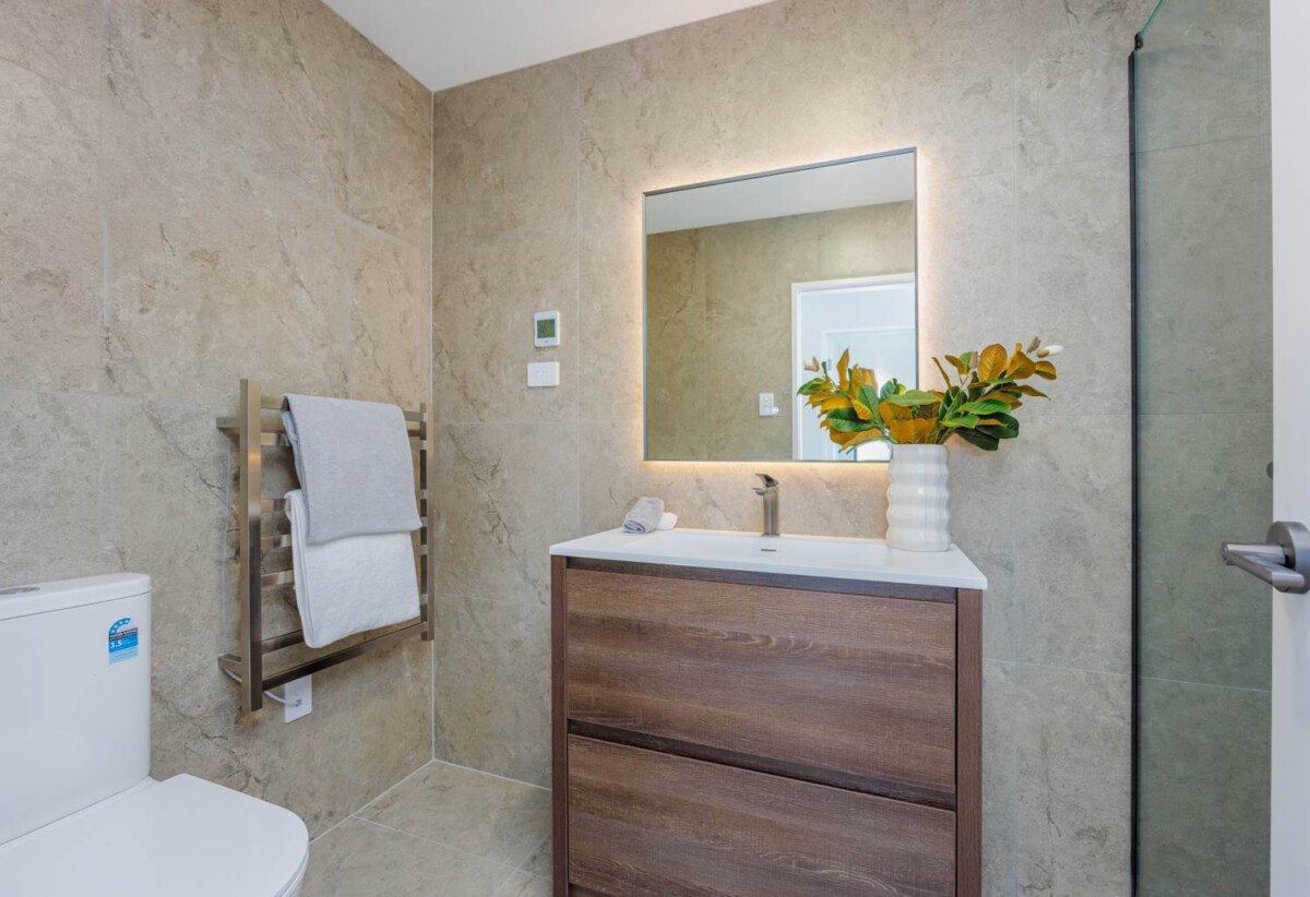 Double Westlake school zone, Brandnew freehold 4 beds 2.5 baths home with garage, close to schools, shopping centres, beach, motorway access, 0.2 km to Forrest Hill School and Westlake Boys’ High School, 0.9 km to Westlake Girls’ High School, 67D Forrest Hill Road, Milford, Auckland
