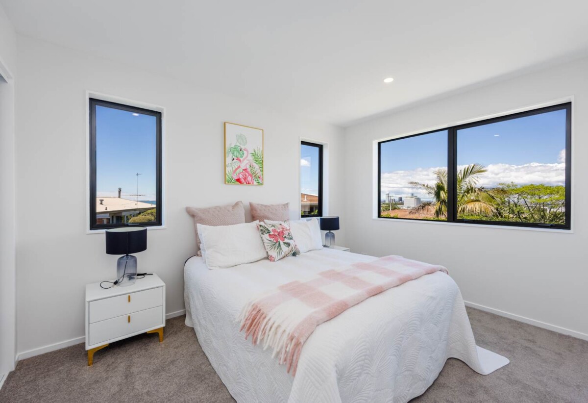 Double Westlake school zone, Brandnew freehold 4 beds 2.5 baths home with garage, close to schools, shopping centres, beach, motorway access, 0.2 km to Forrest Hill School and Westlake Boys’ High School, 0.9 km to Westlake Girls’ High School, 67D Forrest Hill Road, Milford, Auckland