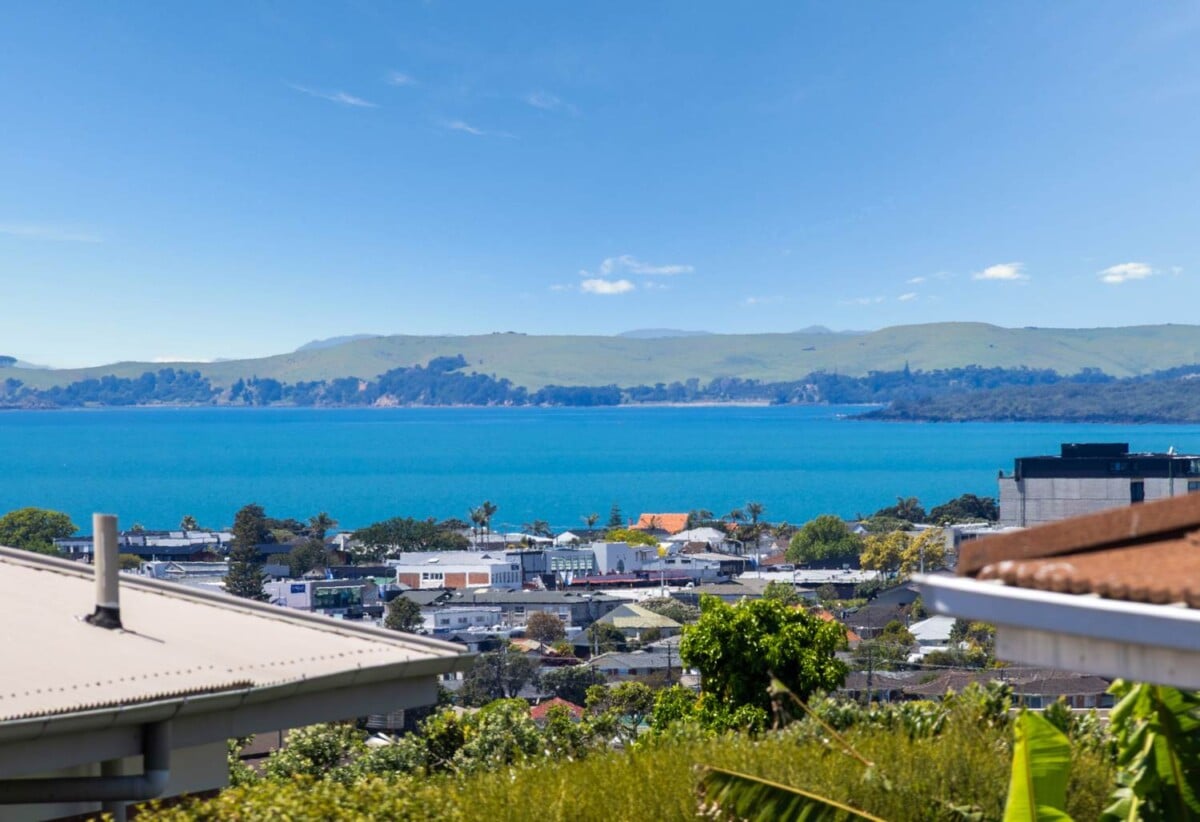 Double Westlake school zone, Brandnew freehold 4 beds 2.5 baths home with garage, close to schools, shopping centres, beach, motorway access, 0.2 km to Forrest Hill School and Westlake Boys’ High School, 0.9 km to Westlake Girls’ High School, 67D Forrest Hill Road, Milford, Auckland