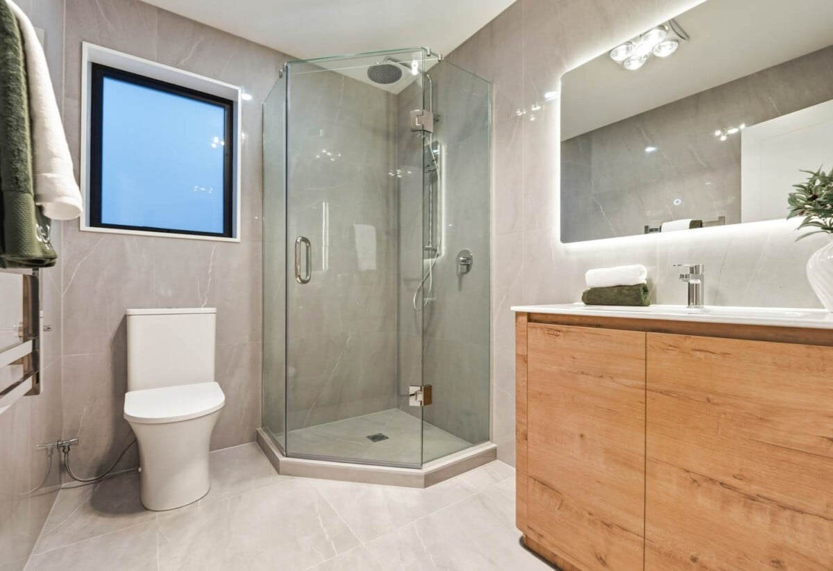 Brandnew freehold 3 beds 2 baths home, 0.3 km to Howick Intermediate, 0.6 km to Howick Primary School, 1.5 km to Pakuranga College, Lot 4, 8 Bradbury Road, Highland Park, Auckland