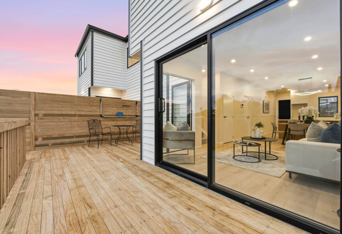 Brandnew freehold 3 beds + large study 2.5 baths home with garage, 0.3 km to Howick Intermediate, 0.6 km to Howick Primary School, 1.5 km to Pakuranga College,, Lot 3, 8 Bradbury Road, Highland Park, Auckland