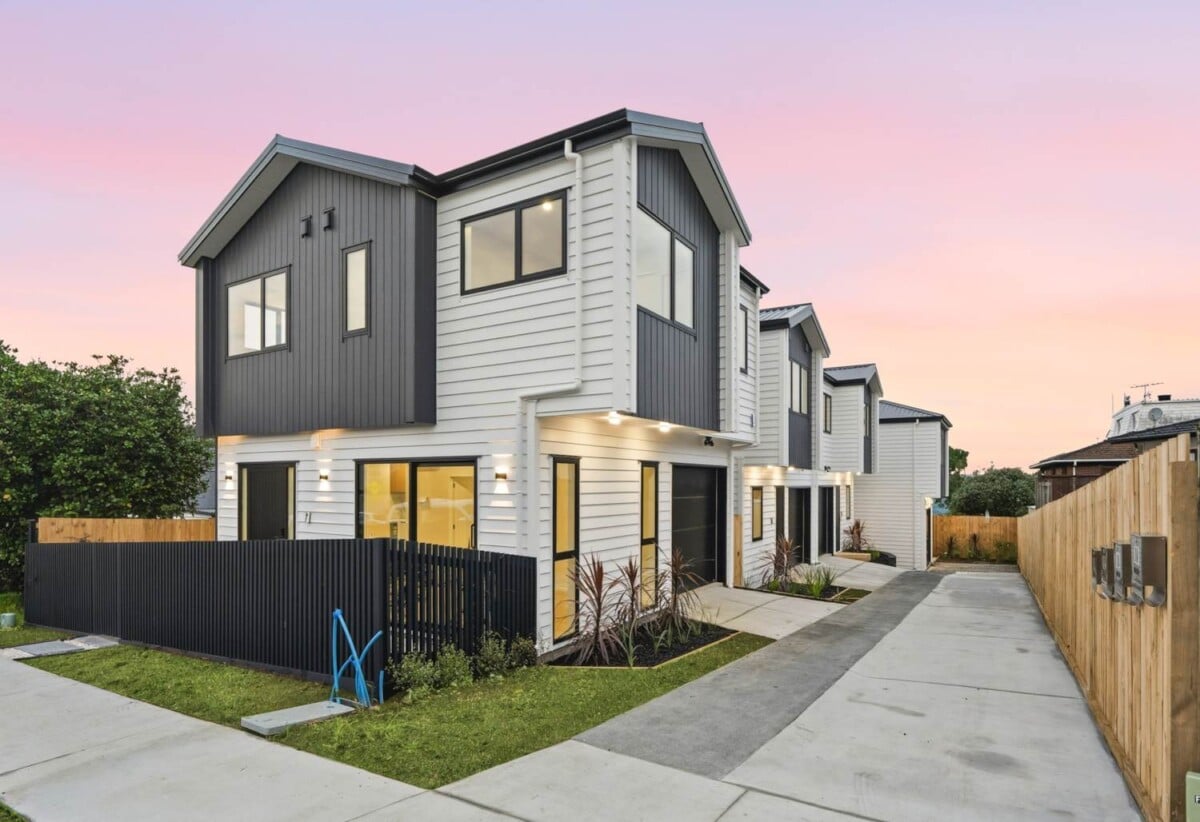 Brandnew freehold 3 beds 2 baths home, 0.3 km to Howick Intermediate, 0.6 km to Howick Primary School, 1.5 km to Pakuranga College, Lot 4, 8 Bradbury Road, Highland Park, Auckland