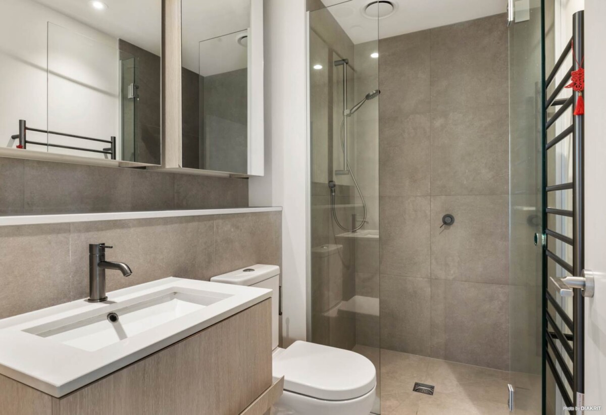 Auckland Girls’ Grammar School zone, 73m2 Spacious 1 bed 1 bath apartment plus a good-sized balcony, in The Pacifica, 1003/10 Commerce Street, City Centre, Auckland