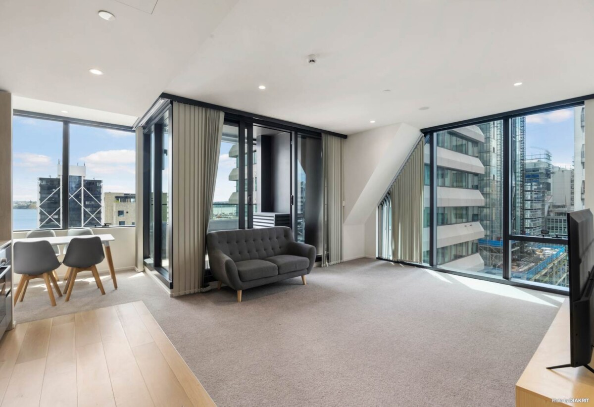 Auckland Girls’ Grammar School zone, 73m2 Spacious 1 bed 1 bath apartment plus a good-sized balcony, in The Pacifica, 1003/10 Commerce Street, City Centre, Auckland