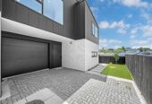 Brandnew 4 beds 2.5 baths home with garage, 0.5 km to Howick Primary School, 0.7 km to Howick Intermediate, 1.4 km to Pakuranga College, 24D Finnerty Avenue, Howick, Auckland