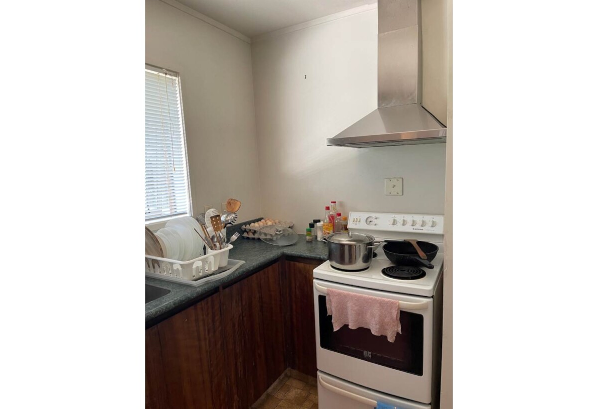 For rent 3 beds 2 baths house with a Sperate shed/storage house, within desirable school zones, available now, 14 Imogene Way, Half Moon Bay, Auckland