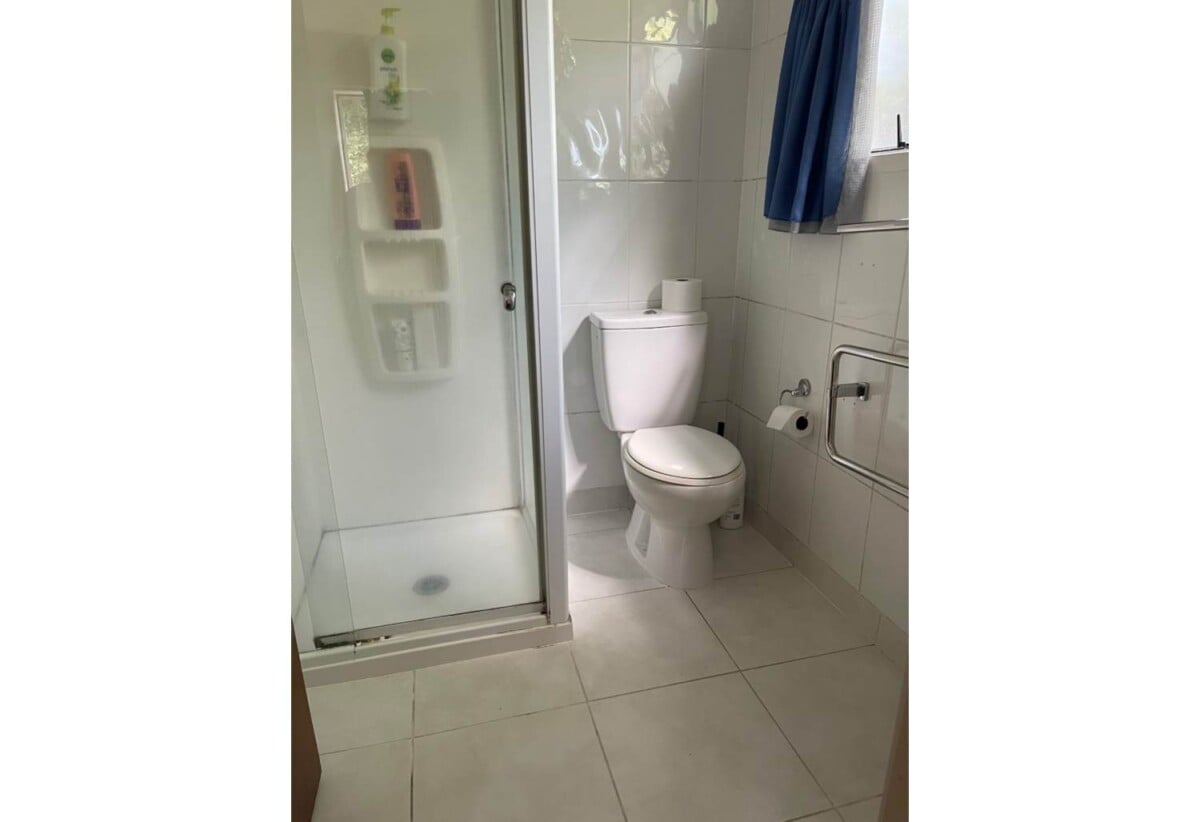 For rent 3 beds 2 baths house with a Sperate shed/storage house, within desirable school zones, available now, 14 Imogene Way, Half Moon Bay, Auckland