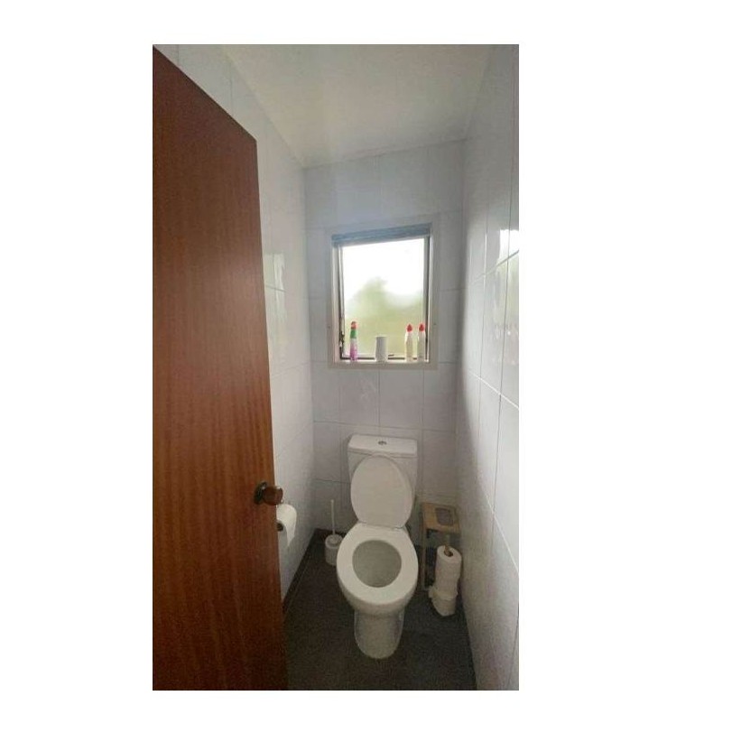 For rent 3 beds 2 baths house with a Sperate shed/storage house, within desirable school zones, available now, 14 Imogene Way, Half Moon Bay, Auckland