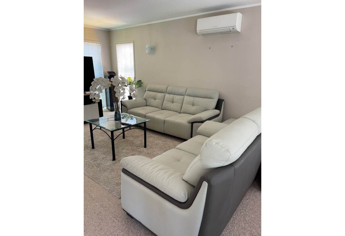 For rent 3 beds 2 baths house with a Sperate shed/storage house, within desirable school zones, available now, 14 Imogene Way, Half Moon Bay, Auckland