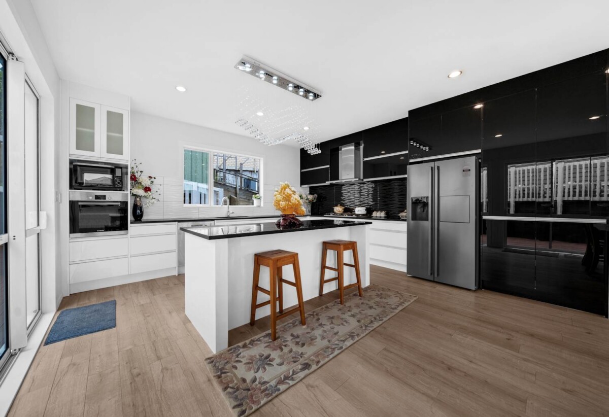 First time in the market since it was custom-built 7 years ago, 288m2 5 beds 3.5 baths house on 463m2 section, 1.3 km to Kelvin Road School, 1.9 km to Papakura Intermediate, 2 km to Papakura High School, 110 Keri Vista Rise, Papakura, Auckland