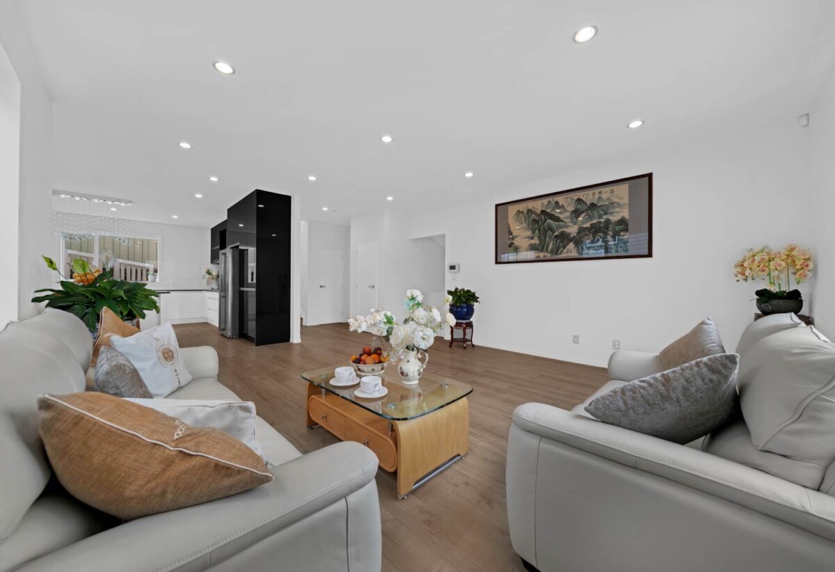 First time in the market since it was custom-built 7 years ago, 288m2 5 beds 3.5 baths house on 463m2 section, 1.3 km to Kelvin Road School, 1.9 km to Papakura Intermediate, 2 km to Papakura High School, 110 Keri Vista Rise, Papakura, Auckland