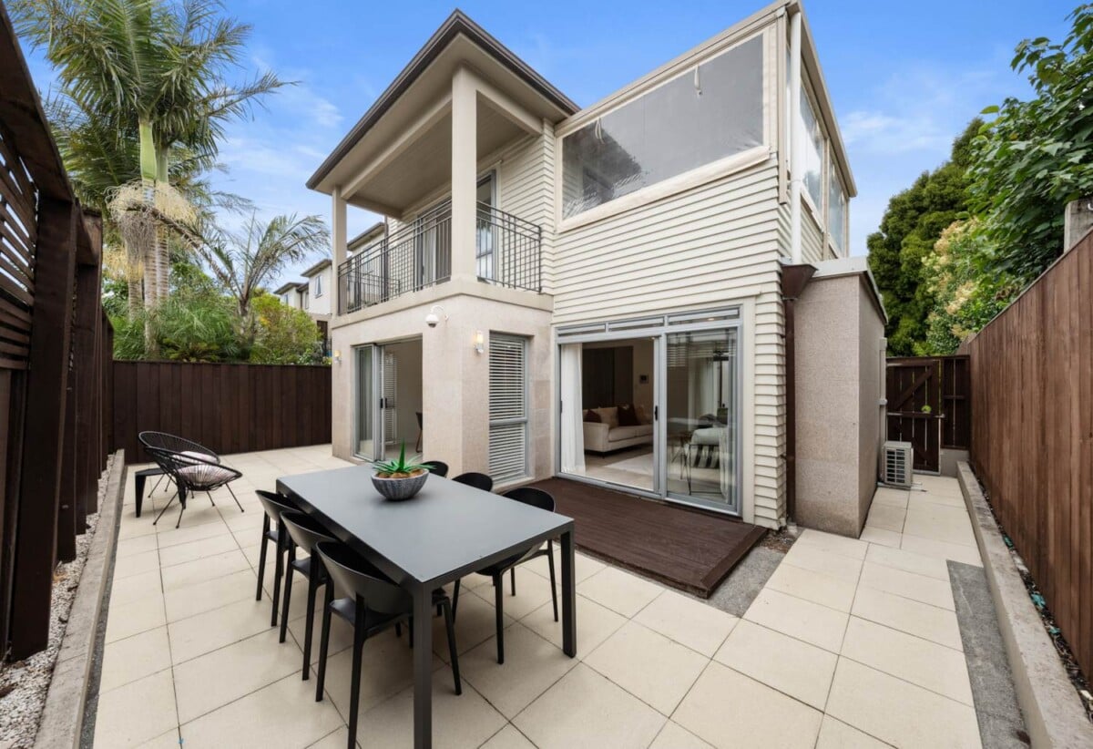 Auckland Grammar and Epsom Girls’ Grammar School zone, 5 beds 3.5 baths home with double garage, 0.3 km to Epsom Girls’ Grammar School, 1.1 km to Auckland Grammar, 22F Owens Road, Epsom, Auckland