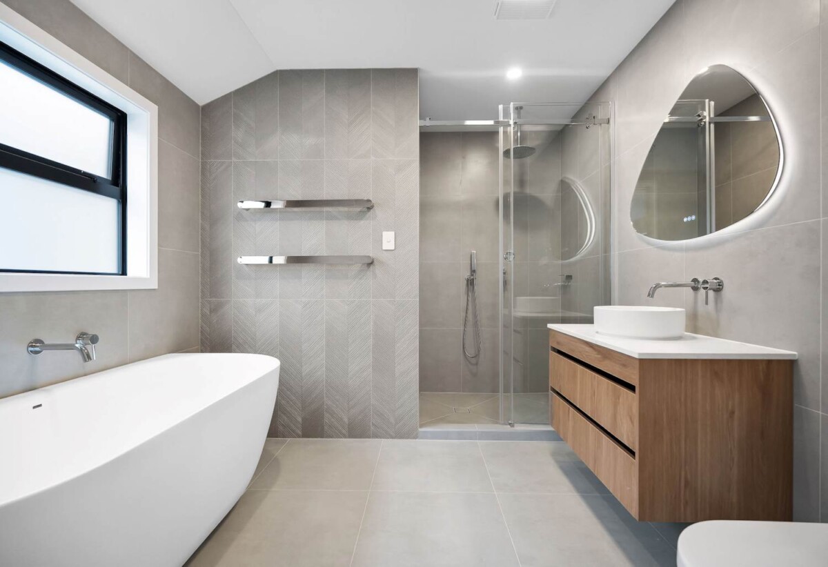 10-Year Master Build Guarantee, move-in ready, Brand-new, freehold, standalone 4 beds house on 277m2 section, Double Westlake school zones, 42E Gordon Avenue, Milford, Auckland