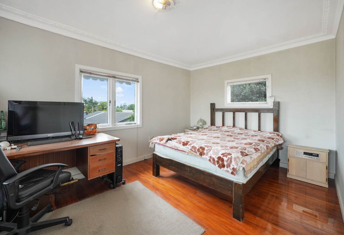 5 beds 2 baths house near Lawson Park, close to the New Lynn shopping center, 0.4 km to New Lynn School, 27 Seabrook Avenue, New Lynn, Auckland