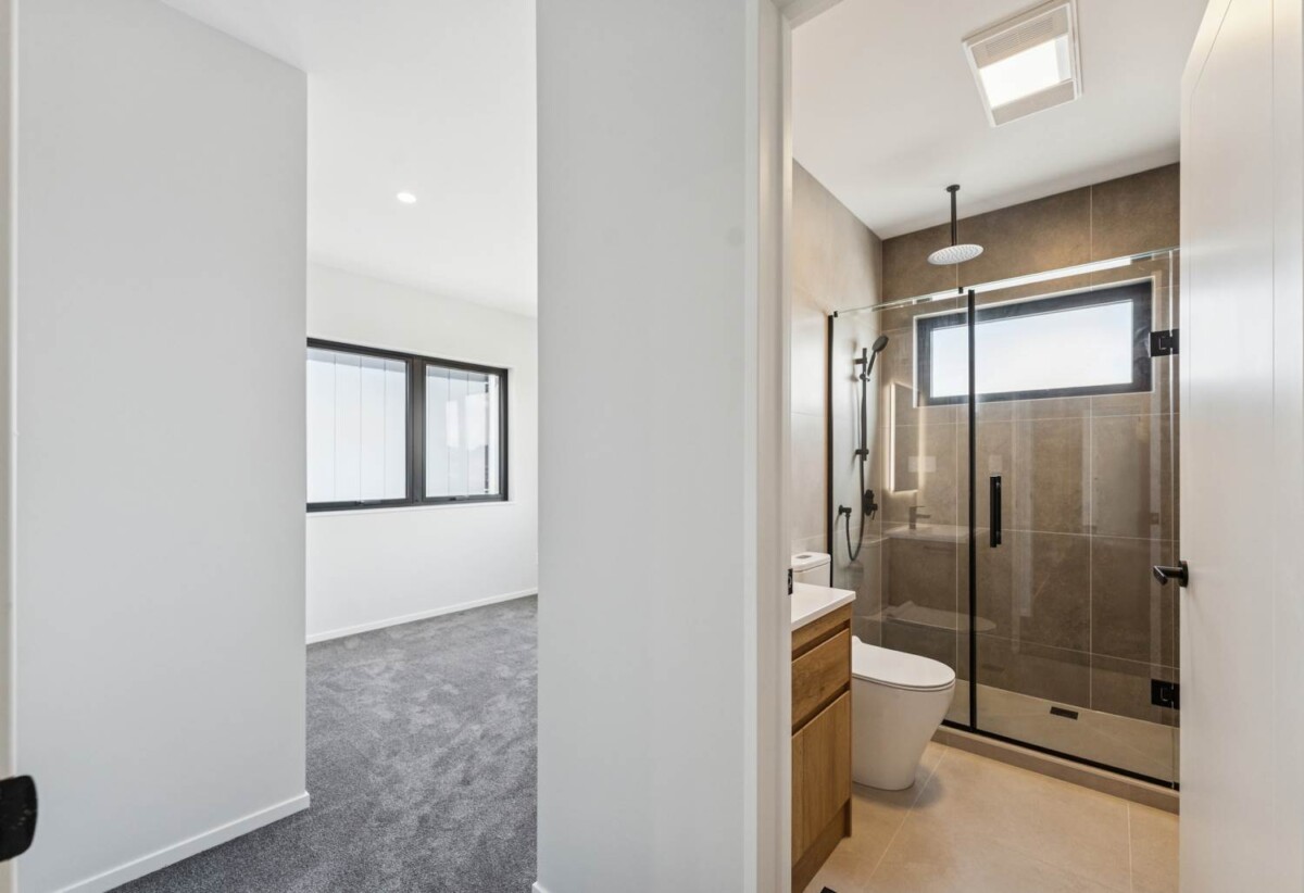 10-Year Master Build Guarantee , Brandnew 4 beds 2.5 baths home with 2 car parks, 0.6 km to Ngakoroa School, 2.9 km to Rosehill College, 20 Waimarie Drive, Karaka, Auckland
