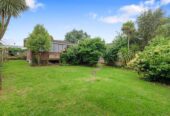 Standalone freehold Brick 1 bed 1 bath house on 481m2 section, you have options to extend, add a granny flat, 0.3 km to Elm Park School, 1 km to Pakuranga Intermediate, 1.6 km to Edgewater College, 8A Boys Place, Pakuranga Heights, Auckland
