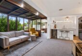 Standalone freehold Brick 1 bed 1 bath house on 481m2 section, you have options to extend, add a granny flat, 0.3 km to Elm Park School, 1 km to Pakuranga Intermediate, 1.6 km to Edgewater College, 8A Boys Place, Pakuranga Heights, Auckland