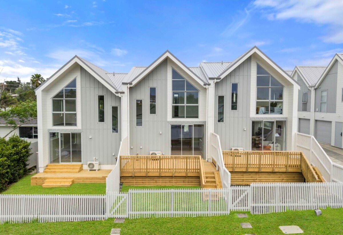 Motivated developer, move-in ready, Built by Jennian Homes with 10-Year Master Build Guarantee, Brandnew freehold 3 bed 2.5 baths home with garage, 0.7 km to Long Bay School, 10C Clensmore Place, Torbay, Auckland