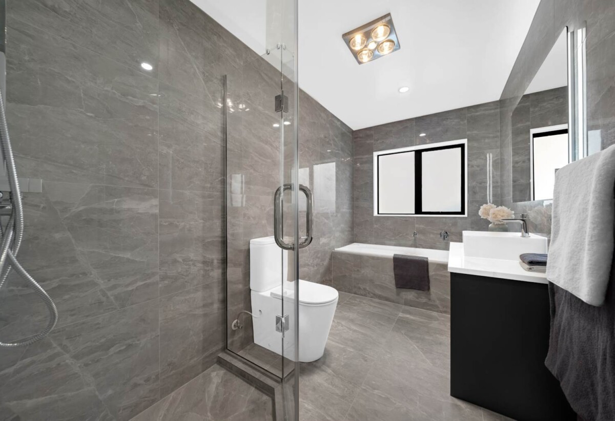 Brandnew 7 beds 5.5 baths house on 359m2 section, with 2 beds granny, 0.5 km to Mangapikopiko School, 1.6 km to Rosehill Intermediate, 1.8 km to Rosehill College, 7 Pineview Drive, Karaka, Auckland